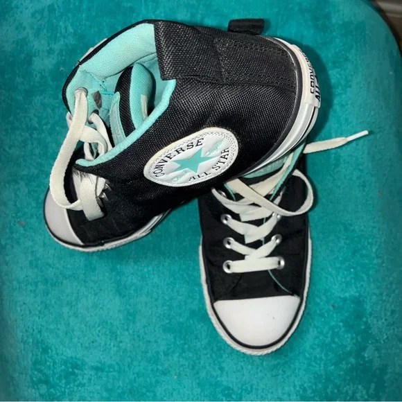 Converse Size:6 Junior Black, White and Turquoise Accent Sneakers - Picture 7 of 11